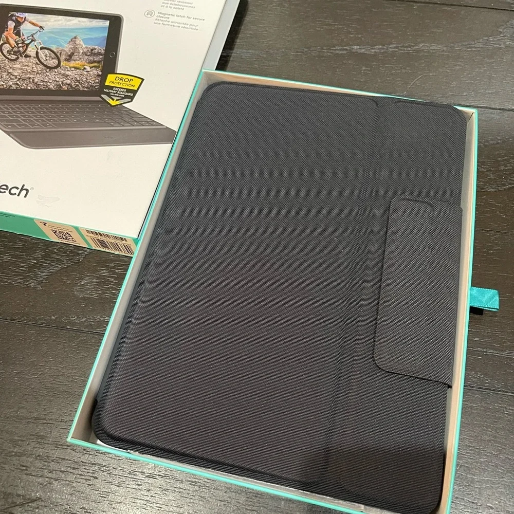 Logitech Apple IPad (7th, 8th, 9th Gen) Rugged Case with Integrated Keyboard